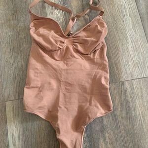 SKIMS SCULPTING THONG BODYSUIT